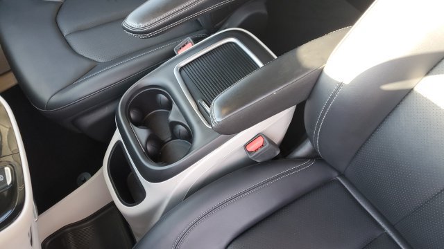 Used 2024 Chrysler Pacifica Touring-L FWD image 19