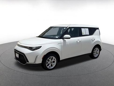 Used 2025 Kia Soul LX w/ LX Technology Package FWD image 8