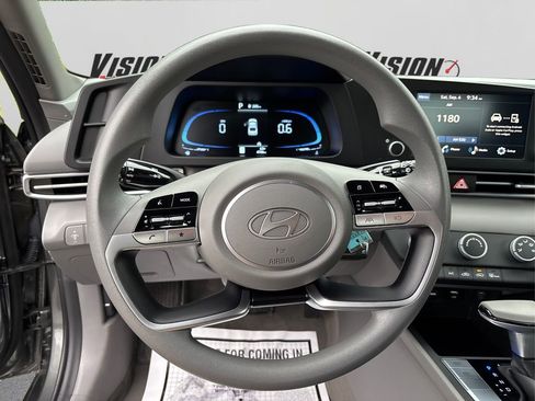 Certified 2025 Hyundai Elantra SE image 23