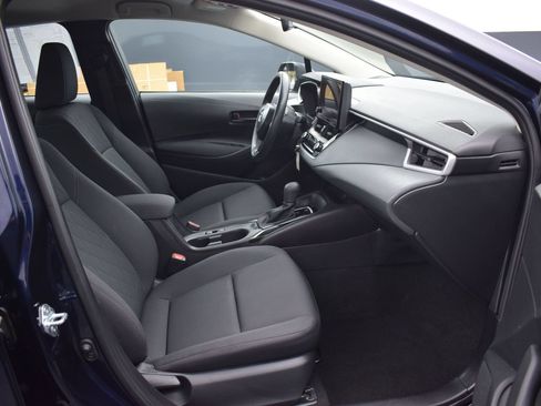 Used 2025 Toyota Corolla LE FWD image 10