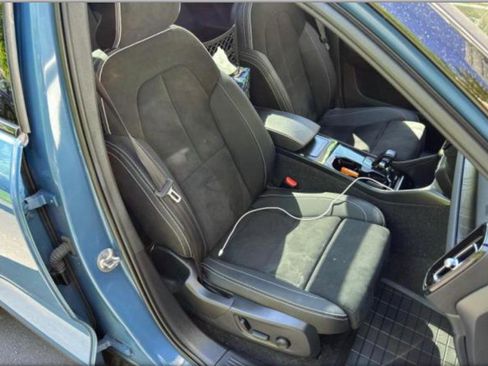 Used 2023 Volvo XC40 Recharge Plus w/ Protection Package Premier AWD/4WD image 9
