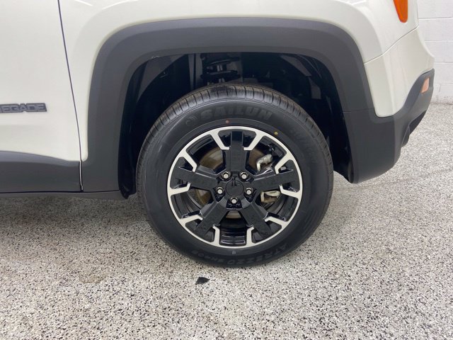 Used 2023 Jeep Renegade Latitude AWD/4WD image 5