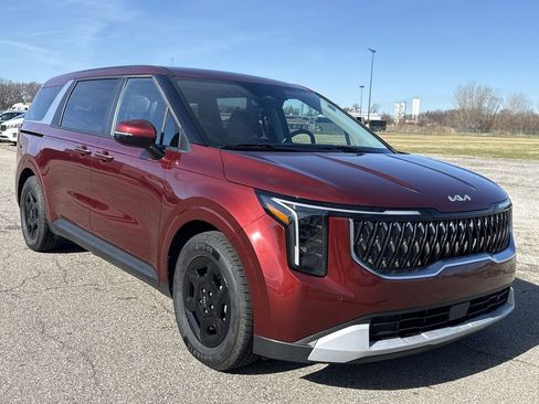 Used 2025 Kia Carnival image 2