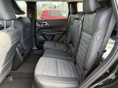 New 2026 Mitsubishi Outlander SE image 9