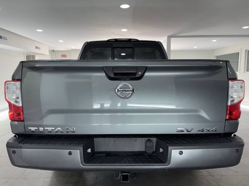 Used 2018 Nissan Titan SV w/ SV Convenience Package AWD/4WD image 6