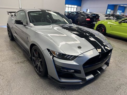 Used 2021 Ford Mustang Shelby GT500 w/ Carbon Fiber Track Pack RWD image 5