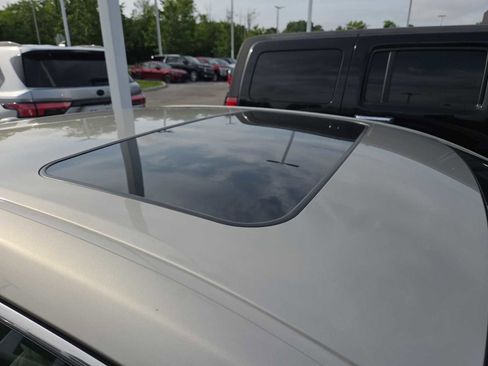 Used 2013 Toyota Avalon XLE Touring FWD image 3