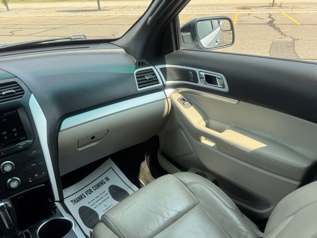 Used 2014 Ford Explorer XLT w/ Equipment Group 202A AWD/4WD image 17