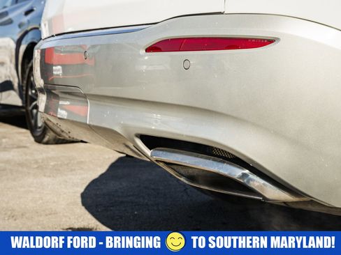 Used 2023 Buick Enclave Essence image 7