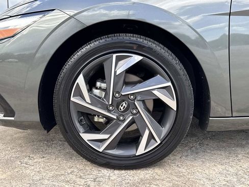 Used 2025 Hyundai Elantra SEL image 5