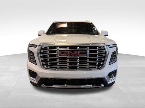 Used 2025 GMC Yukon Denali RWD image 2