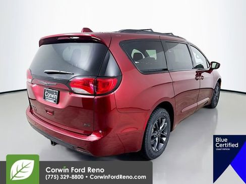Used 2020 Chrysler Pacifica Touring-L AWD/4WD image 9