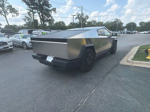 Used 2024 Tesla Cybertruck AWD Crew Cab image 4