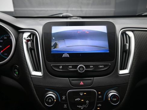 Used 2019 Chevrolet Malibu LS FWD image 12