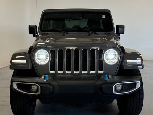 Used 2022 Jeep Wrangler Unlimited Sahara w/ Cold Weather Group AWD/4WD image 7