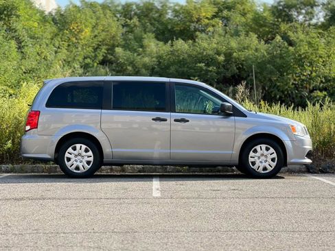 Used 2019 Dodge Grand Caravan SE image 9