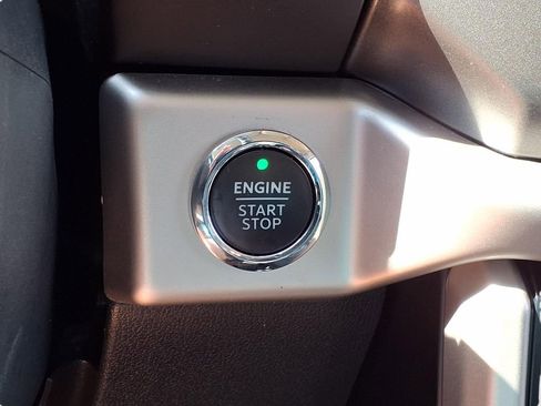 Used 2024 Ford Expedition XLT image 11