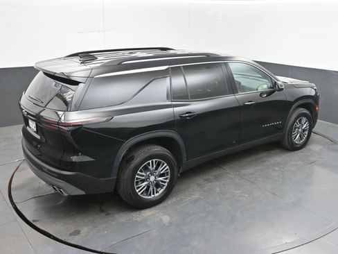 Used 2025 Chevrolet Traverse LT FWD image 37