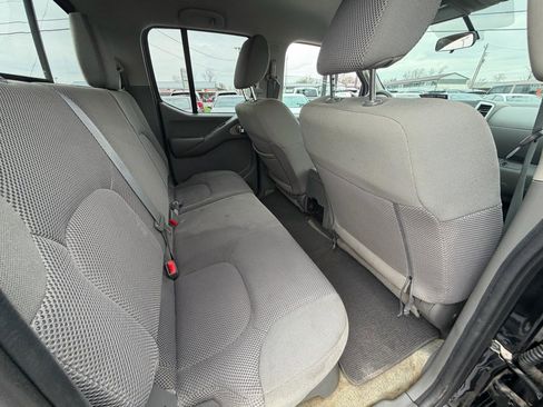 Used 2016 Nissan Frontier SV image 12