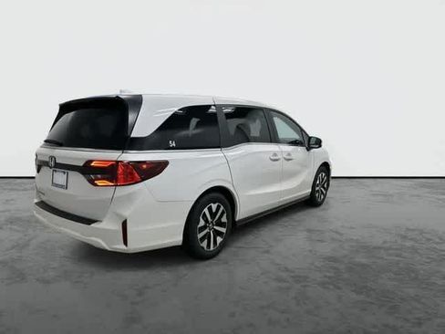 Certified 2026 Honda Odyssey EX-L image 3