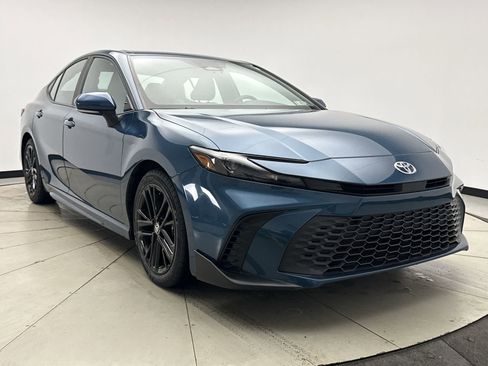 Used 2025 Toyota Camry SE w/ Convenience Package image 7