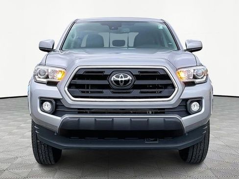 Used 2018 Toyota Tacoma SR5 image 2