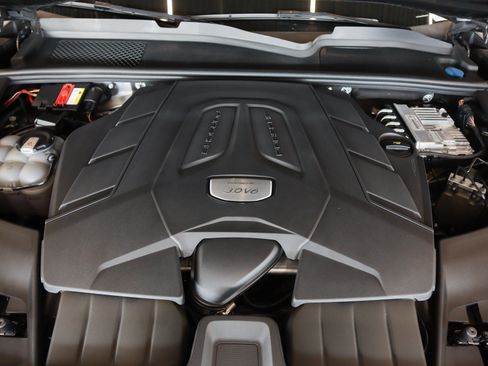 Certified 2023 Porsche Cayenne AWD/4WD image 28