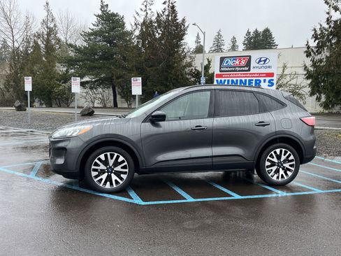 Used 2020 Ford Escape SE Sport image 2