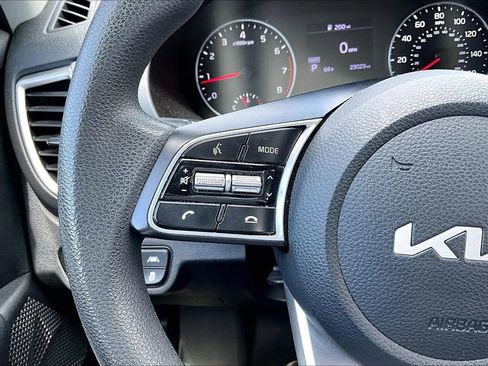 Used 2023 Kia Seltos LX AWD/4WD image 10