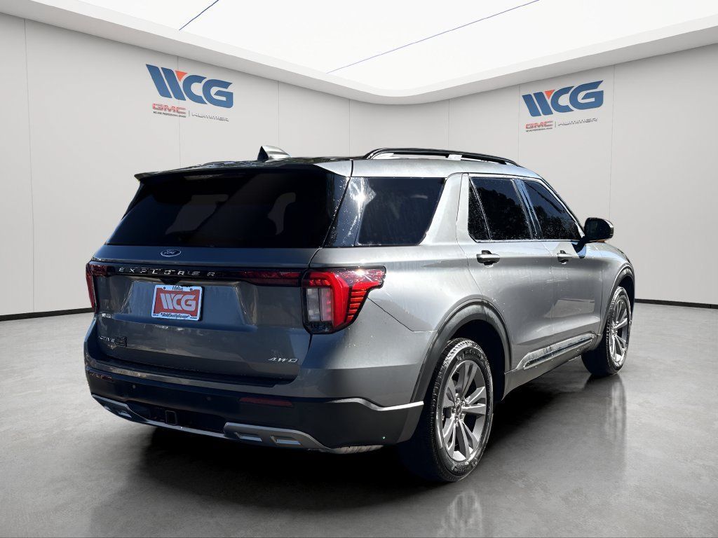 Used 2025 Ford Explorer Active w/ Active Comfort Package AWD/4WD image 3