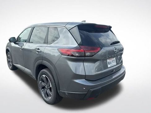 Used 2025 Nissan Rogue SV FWD image 3