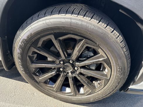 Used 2024 Toyota Highlander XLE image 9