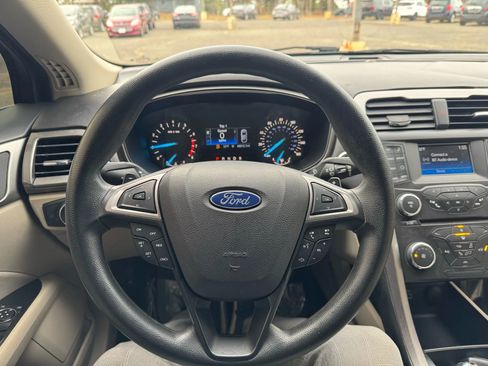 Used 2017 Ford Fusion SE image 33