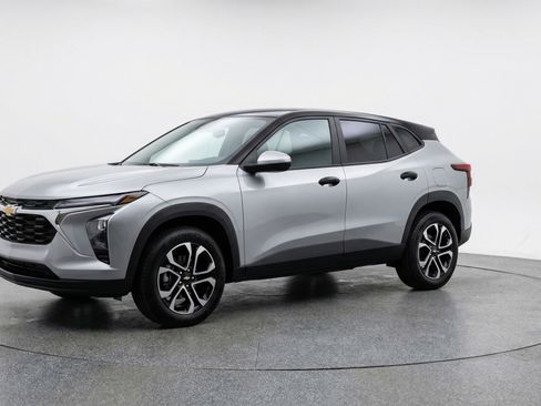 Used 2025 Chevrolet TrailBlazer LT image 3