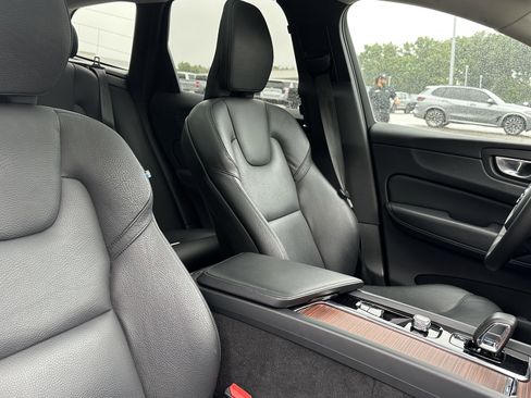 Used 2024 Volvo XC60 B5 Plus AWD/4WD image 19
