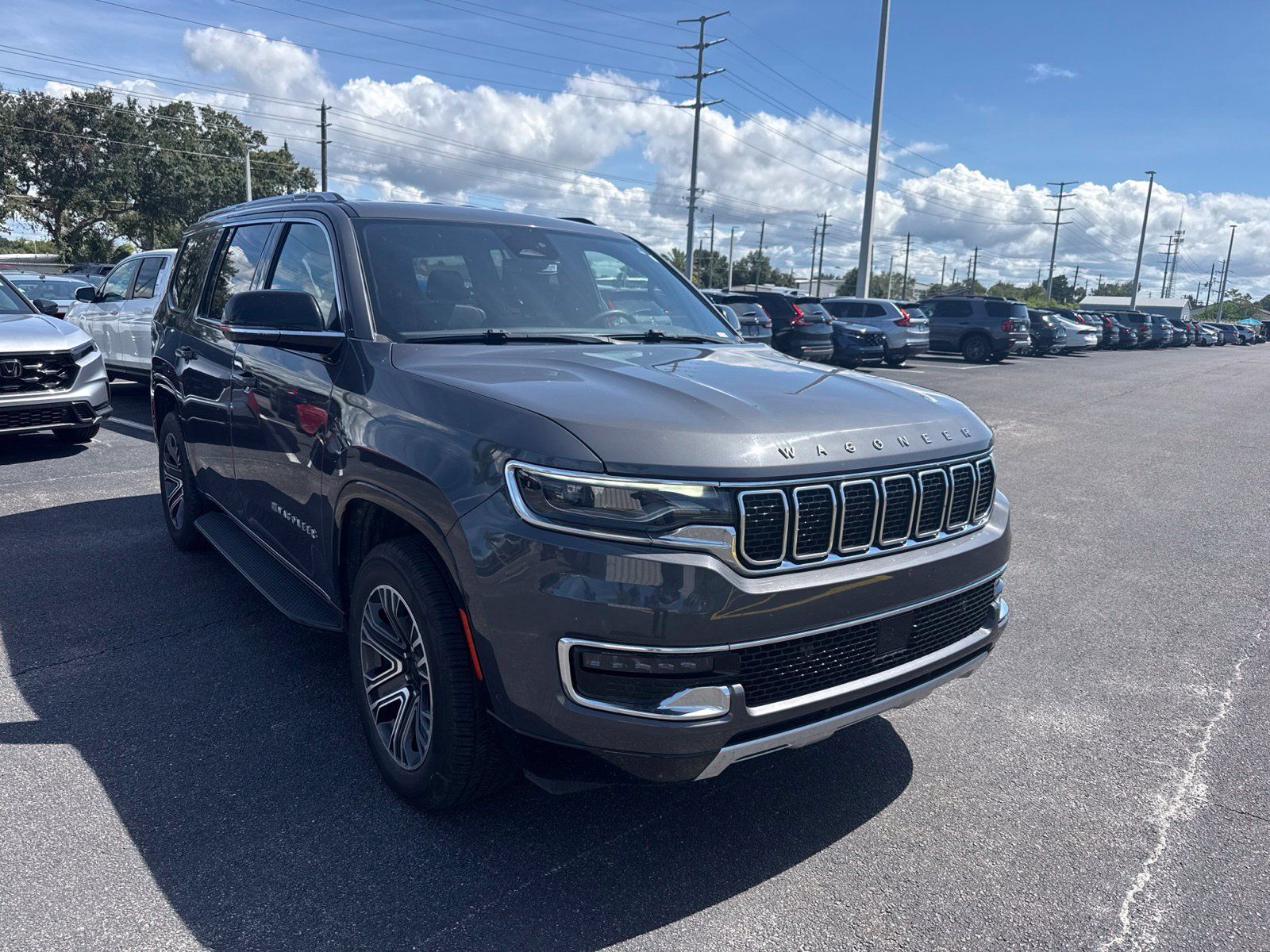 Used 2024 Jeep Wagoneer Series II w/ Flexible Seating Group RWD image 1