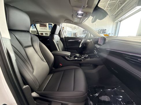 Used 2025 Buick Envision Preferred AWD/4WD image 27