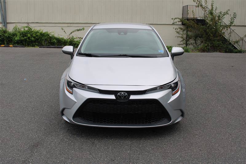 Used 2022 Toyota Corolla LE FWD image 3