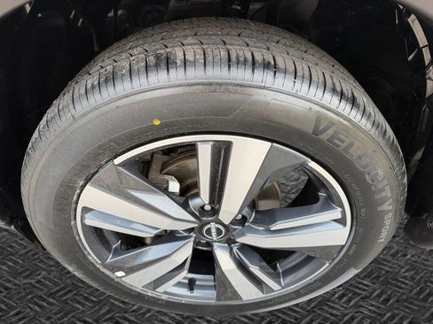 Used 2026 Nissan Rogue SL AWD/4WD image 11