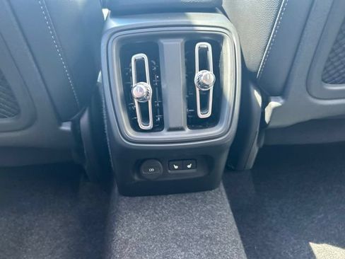 Certified 2025 Volvo XC40 B5 Plus AWD/4WD image 18