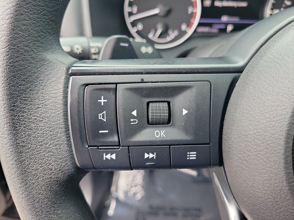 Used 2024 Nissan Rogue SV FWD image 18