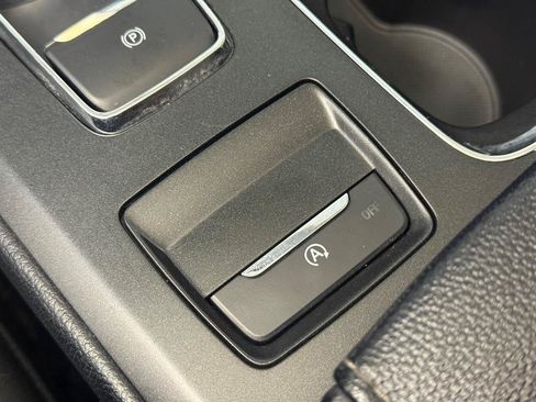 Used 2017 Ford Fusion SE w/ Fusion SE Technology Package FWD image 28