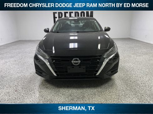 Used 2024 Nissan Altima 2.5 SV image 2