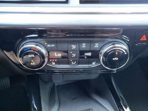 Used 2026 Chevrolet Trax ACTIV w/ Sunroof Package FWD image 19