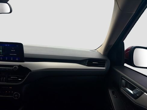 Used 2020 Ford Escape SE image 18