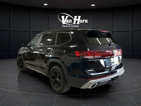 Used 2024 Volkswagen Atlas Peak Edition SE AWD/4WD image 5