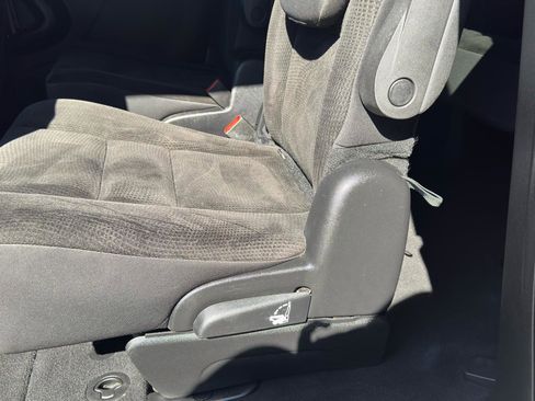 Used 2019 Dodge Grand Caravan SE FWD image 38