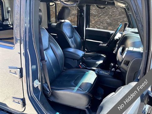 Used 2018 Jeep Wrangler Unlimited Sahara w/ Dual Top Group AWD/4WD image 7