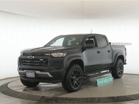Used 2024 Chevrolet Colorado Trail Boss w/ Advanced Trailering Package image 10