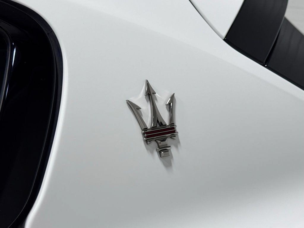 Used 2024 Maserati Grecale Trofeo AWD/4WD image 11